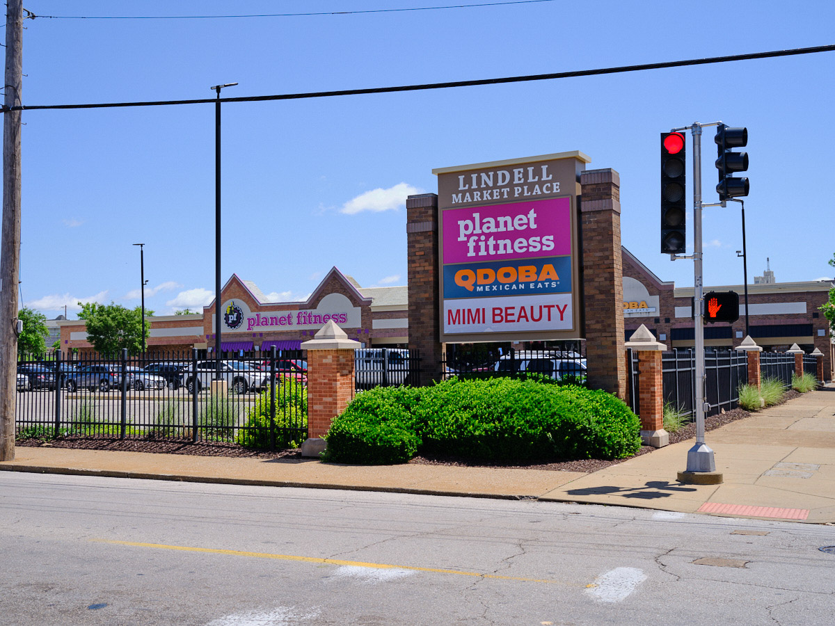 Lindell Marketplace | Planet Fitness